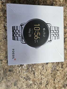 Fossil Q Wander2 Silver Round Smartwatch with Stainless Steel Link Bracelet